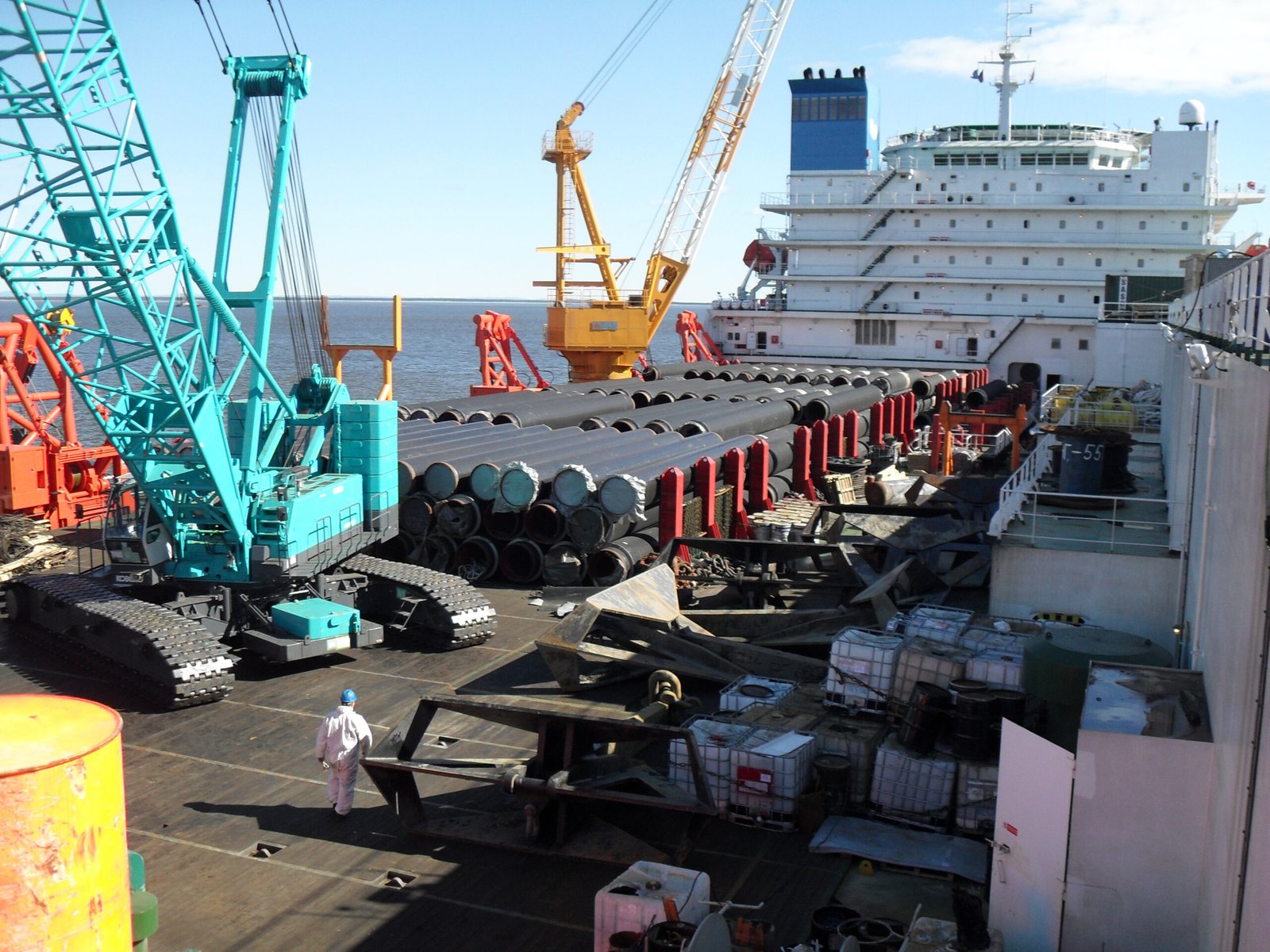 The deck lay barge